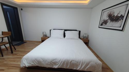 Una cama o camas en una habitación de DAVID HOME 56