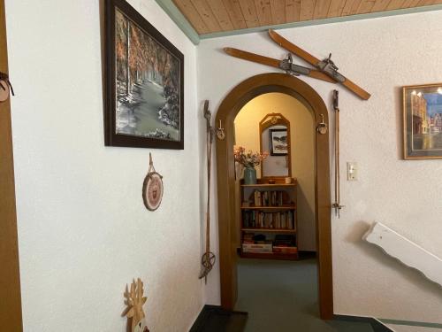 a hallway with an archway and a book shelf at Landhaus Schönblick in Radenthein