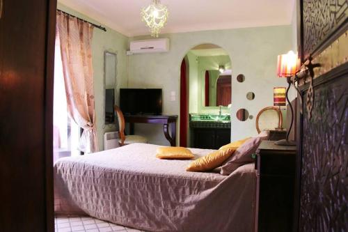 Chambre Ifrane, Riad 7 au village naturiste Couple only