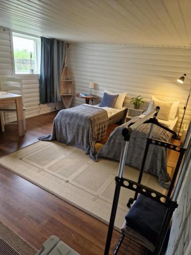 Säng eller sängar i ett rum på Your place to stay in Lofoten at our family house!