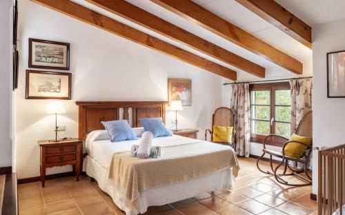 Un pat sau paturi într-o cameră la El Vilar