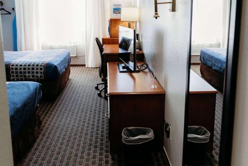a hotel room with a desk and a bed at Travelodge by Wyndham Worland in Worland