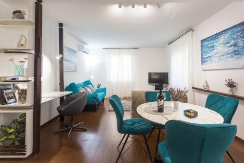 Top Location Beach & Downtown Apartment Park