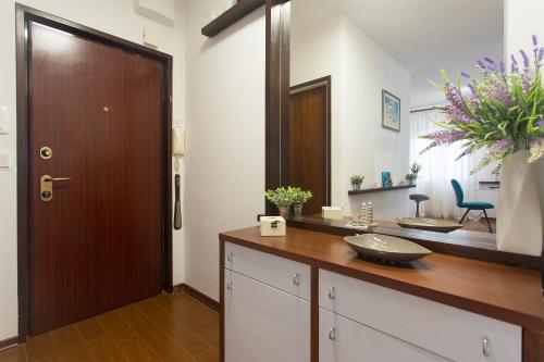 Top Location Beach & Downtown Apartment Park