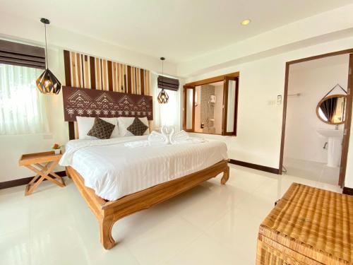 a bedroom with a large bed in a room at My Chiangmai Boutique Lodge in Chiang Mai