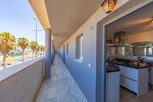 Terrace, pool, near beach & home office (Fibre)