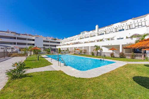 Terrace, pool, near beach & home office (Fibre)
