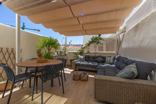 Terrace, pool, near beach & home office (Fibre)