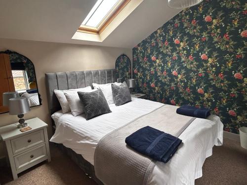 En eller flere senge i et værelse på Tanyard Cottage - Whixley, York, North Yorkshire