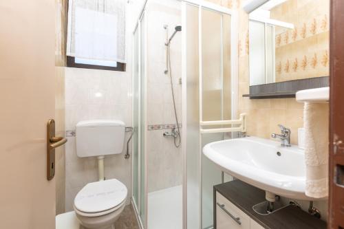 a bathroom with a toilet and a sink at Apartman Kovač in Malinska