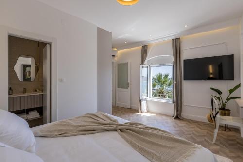 Split finest suite 1