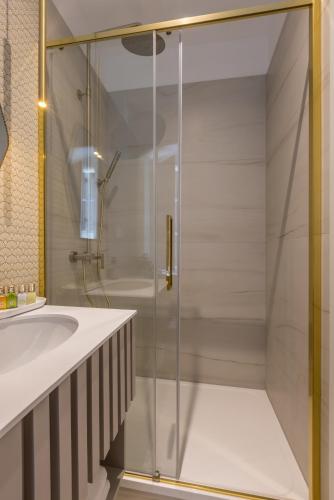 Split finest suite 1
