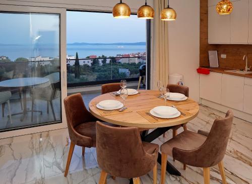 Apartment Luka with pool & jacuzzi