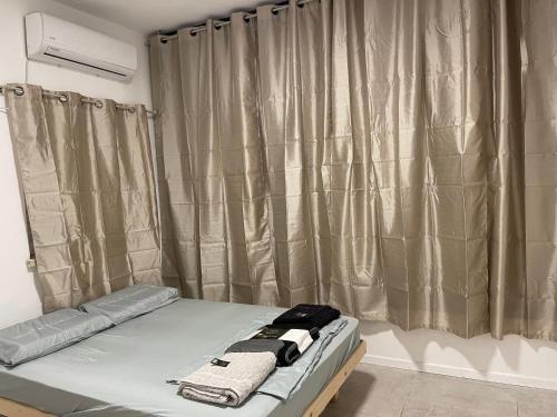 a bed in a room with a curtain at Good vibes house in Rechovot