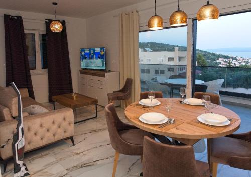 Apartment Luka with pool & jacuzzi