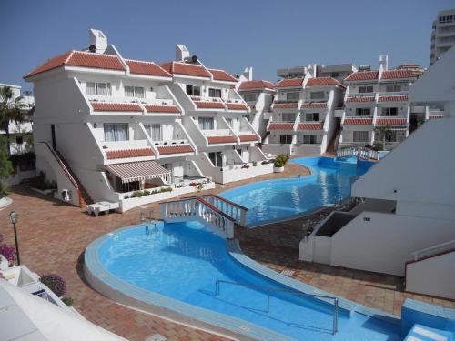 an aerial view of a hotel with a swimming pool at Apartment in Las Americas in Playa de las Americas