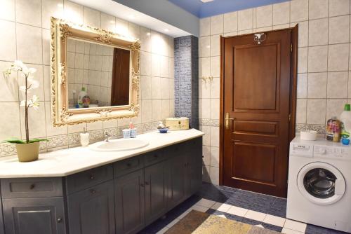 Ένα μπάνιο στο Palio Suites