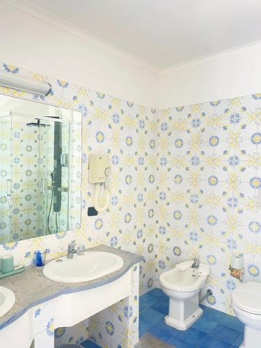 a bathroom with two sinks and a toilet at Villa Giovanna in Sorrento