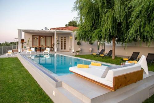 Gallery image of Elegant new villa,with pool,BBQ, ping pong table & gym facilities, just 2km from the town! in Rethymno Town