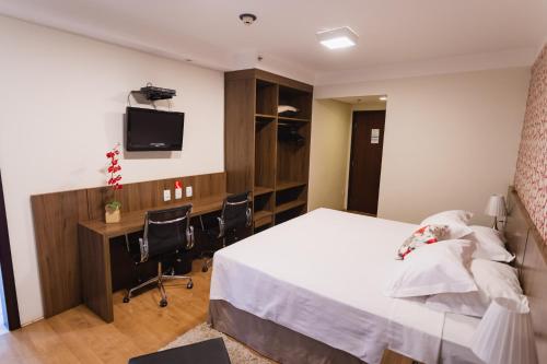 TV a/nebo společenská místnost v ubytování JR Hotel Ribeirão Preto