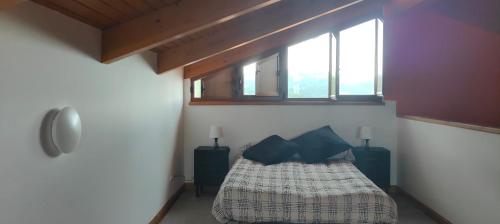 a bedroom with a bed and a window at La Casita de Tití in Pravia