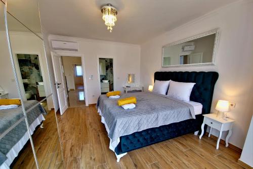 Luxury Villa Laura with Jacuzzi in Malinska