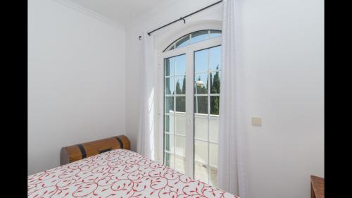 Cabanas T1 Apartment with Balcony BBQ 8min Walk to Beachfront