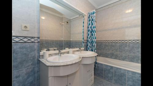 Cabanas T1 Apartment with Balcony BBQ 8min Walk to Beachfront