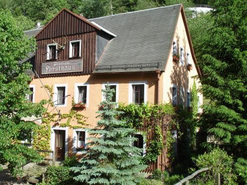 a house with a sign on the side of it at Das Forsthaus Hotelapartments in Bad Schandau