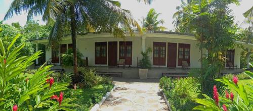 a house in the middle of a garden at New Holiday Reach in Unawatuna