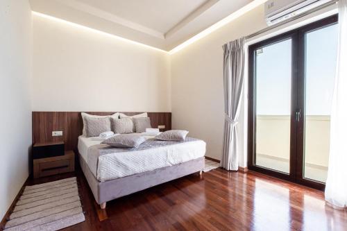 Katerina's Luxury Seaview Suite in City Center