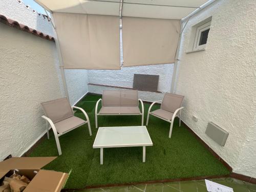 a patio with two chairs and a table and a table and chairs at Ischia suite in Termini Imerese