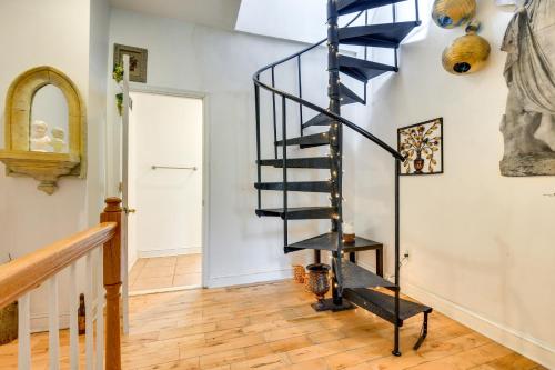 Fotografie z fotogalerie ubytování Quirky Baltimore Townhome about 2 Mi to Inner Harbor v destinaci Baltimore