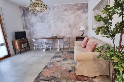 a living room with a couch and a table at Via Guareschi in Fontanelle di Roccabianca