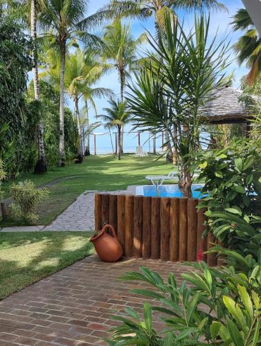 Taman di luar Vista para o mar Arraial d'Ajuda