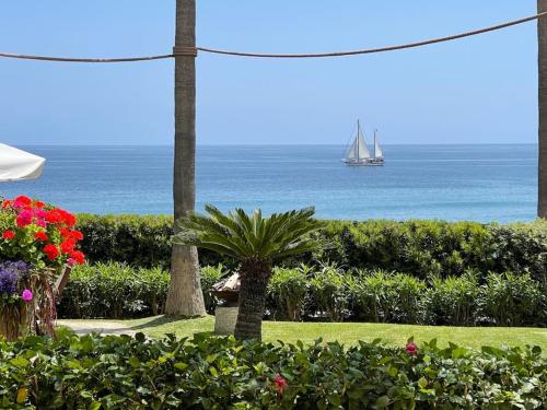 Spectacular views at beachfront townhouse RDR318