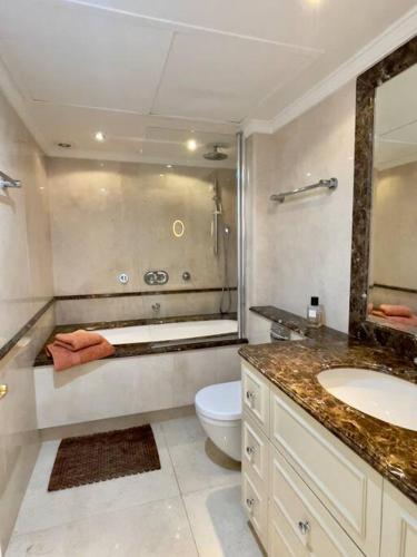 Spectacular views at beachfront townhouse RDR318