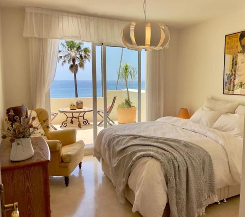 Spectacular views at beachfront townhouse RDR318