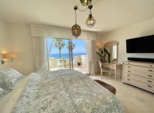 Spectacular views at beachfront townhouse RDR318