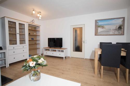 TV a/nebo společenská místnost v ubytování Terrassenhaus, FeWo 58