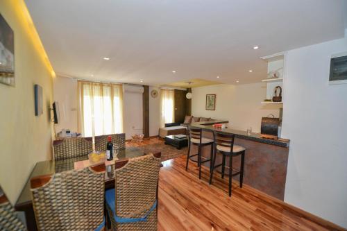 Zona de estar de J & P Apartments