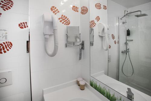 Koupelna v ubytování Ibis Styles Lisieux Normandie