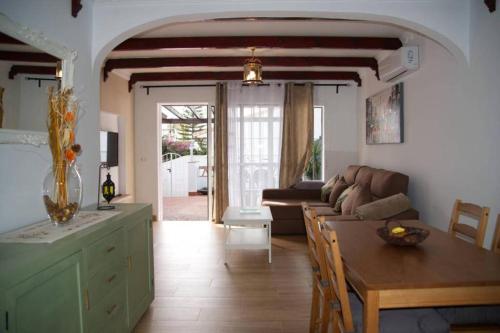 House w shared pool, perfect for small families