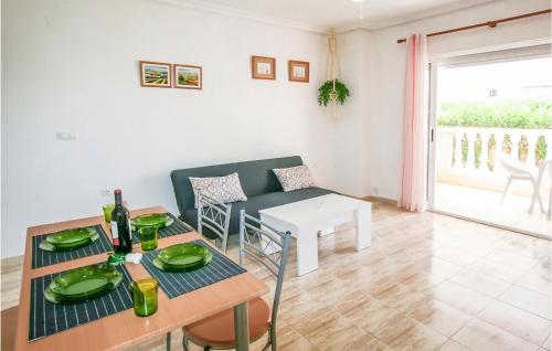 Posezení v ubytování Nice Apartment In Los Arenales Del Sol