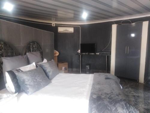 Ένα ή περισσότερα κρεβάτια σε δωμάτιο στο BEULAH GROUP BnB