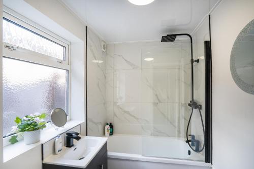 a bathroom with a shower and a sink at Central 2 Bedroom House-Parking in Bishop Auckland