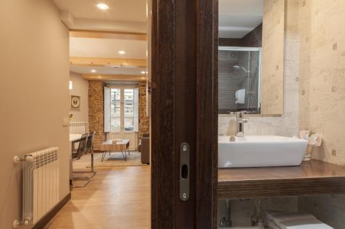 A bathroom at Nova Compostela Apartments