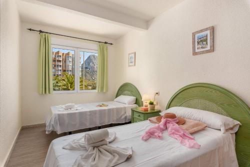 A bed or beds in a room at Apartamento Arenal 3 - PlusHolidays