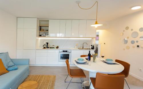 JesLiving Hvar - Elegant 2 Bedroom Apartment near the Sea in Historic Center of Hvar Town