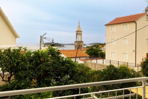 JesLiving Hvar - Elegant 2 Bedroom Apartment near the Sea in Historic Center of Hvar Town
